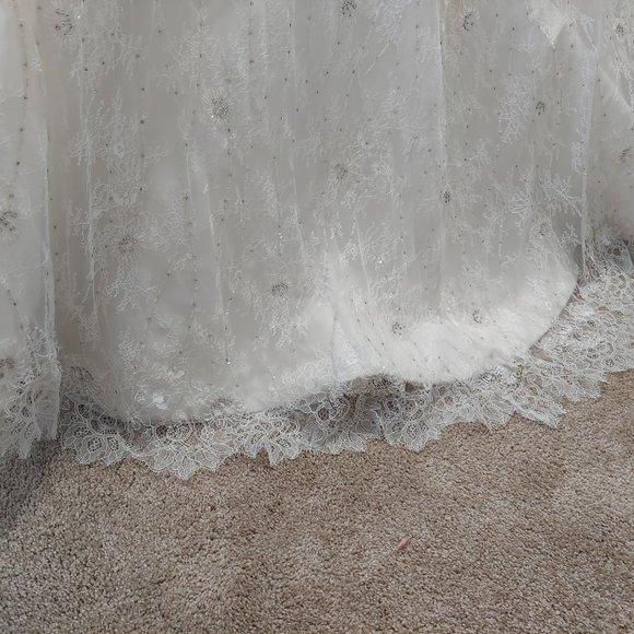 Isabelle Armstrong "Katherine" Wedding Gown - Picture 7 of 10